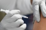 Vaccino siringa puntura